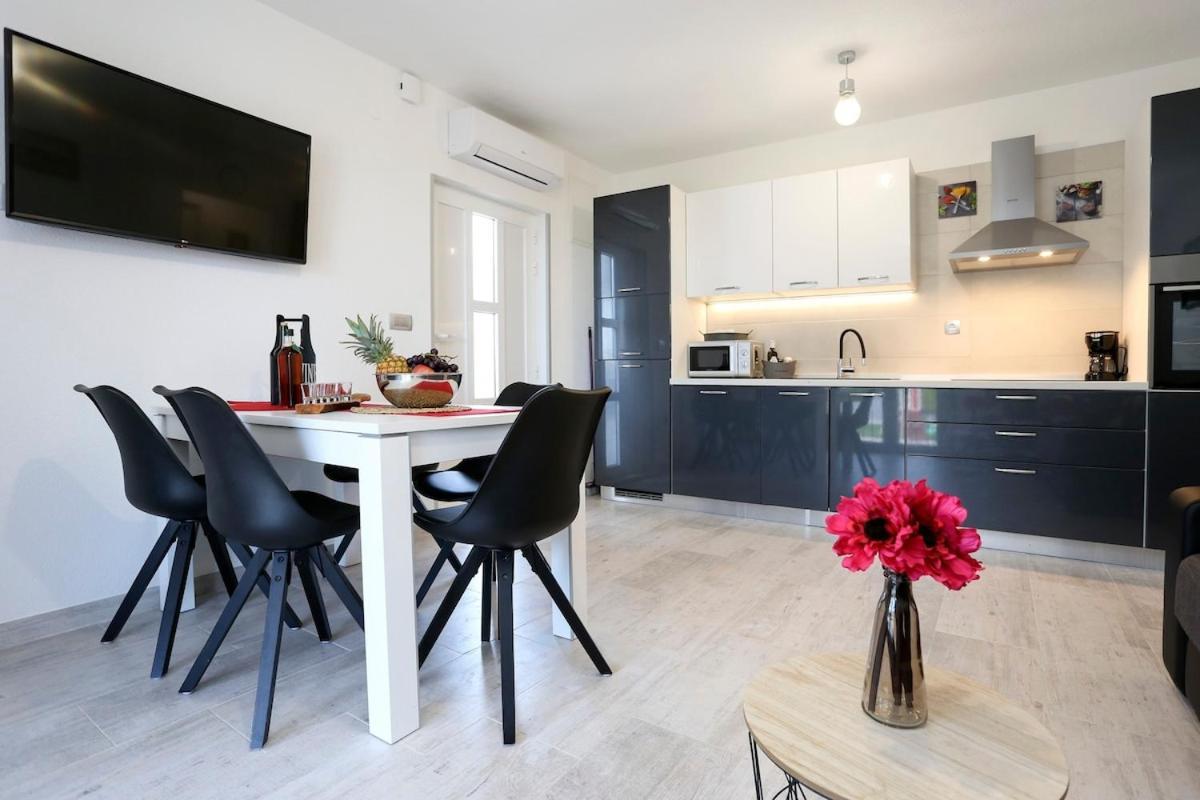 Villa Fides With Private Pool, Garden And Sea View Kastel Novi Екстер'єр фото